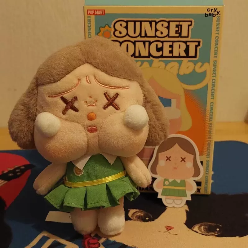 Crybaby Sunset Concert Plyschhänge Series Dimgrön