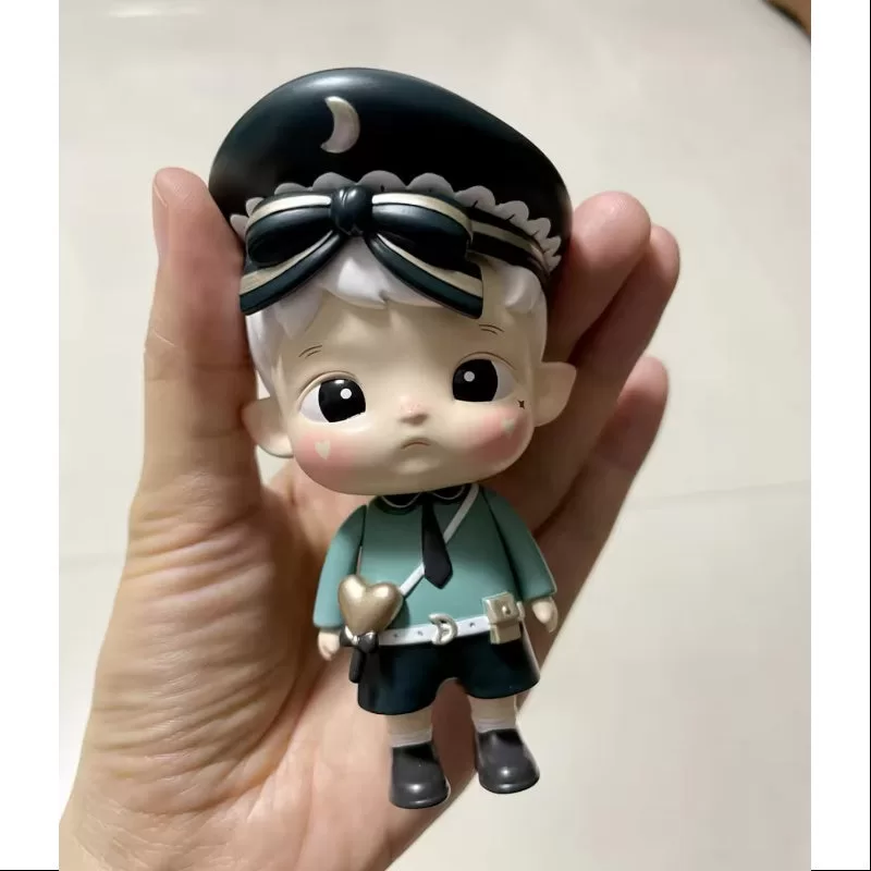 Hacipupu Little Jupiter Police Figurine 2021 begränsad upplaga Hacipupu Little Jupiter Police Figurine 2021 begränsad upplaga