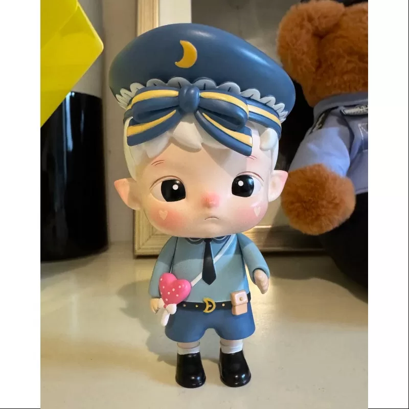 Hacipupu Little Moon Police Figurine 2021 begränsad upplaga Hacipupu Little Moon Police Figurine 2021 begränsad upplaga