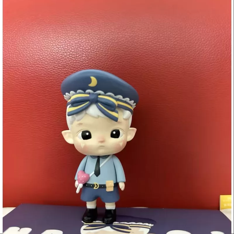 Hacipupu Little Moon Police Figurine 2021 begränsad upplaga Hacipupu Little Moon Police Figurine 2021 begränsad upplaga