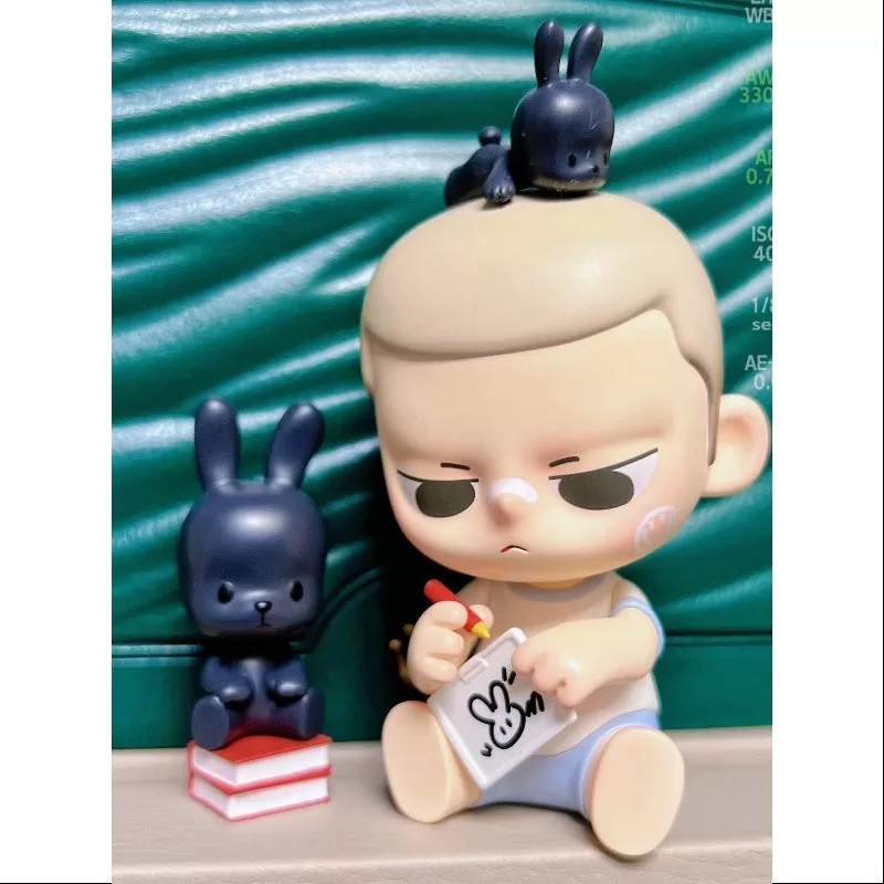 KUBO Little Painter Figurine Art Toy 2022 Limited KUBO Little Painter Figurine Art Toy 2022 Limited