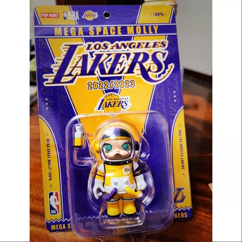 MEGA SPACE MOLLY 100 % NBA Los Angeles Lakers 2023 LIMITED