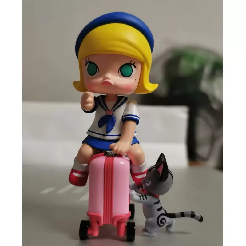MOLLY En tråkig dag med Molly-serien som reser hemifrån