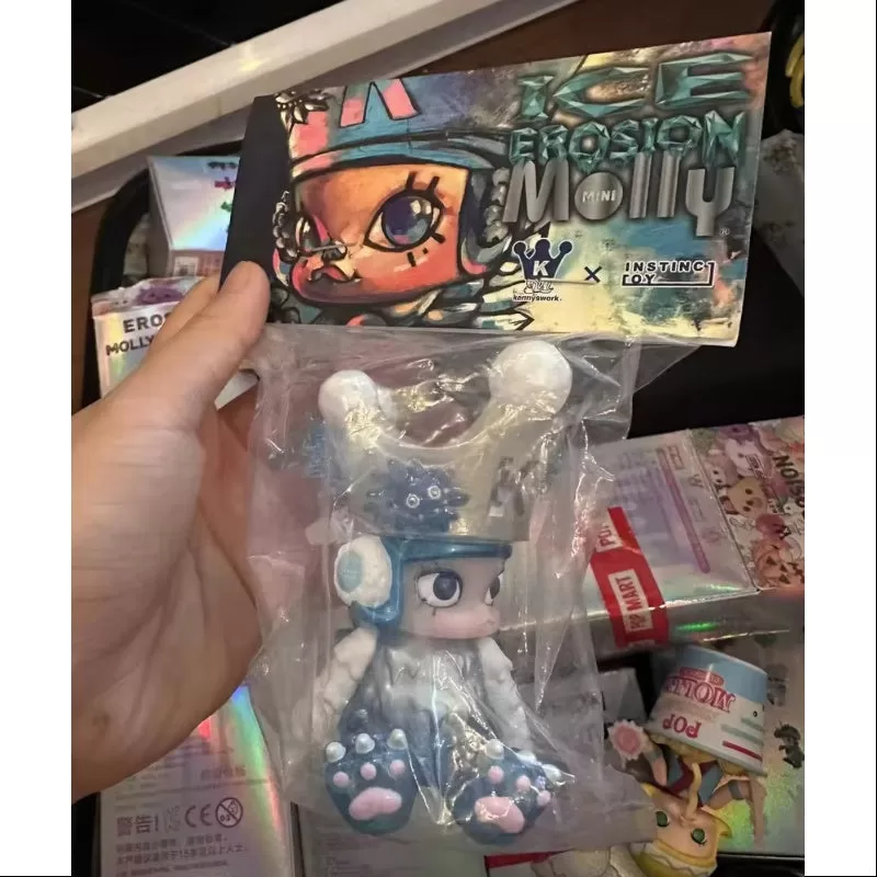 MOLLY X Instinctoy Mini Ice Erosion Molly Blue 2017 Limited Edition MOLLY X Instinctoy Mini Ice Erosion Molly Blue 2017 Limited Edition