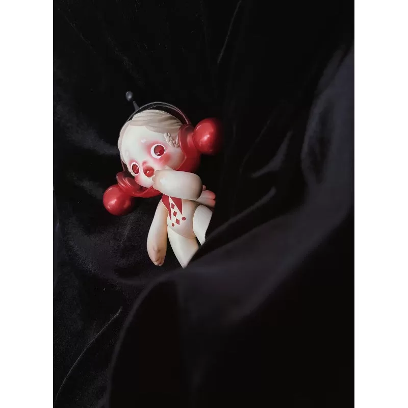 Skullpanda Baby Lost Messenger begränsad figur