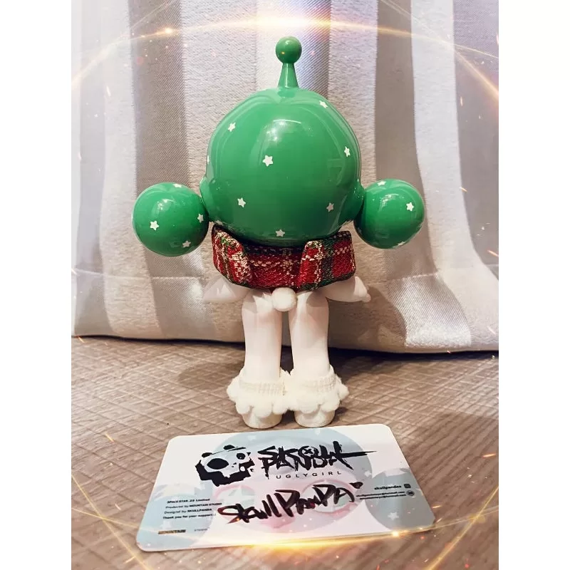 Skullpanda Green Christmas Limited Figurine Skullpanda Green Christmas Limited Figurine